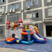 Spatiul de joaca gonflabil Fortareata